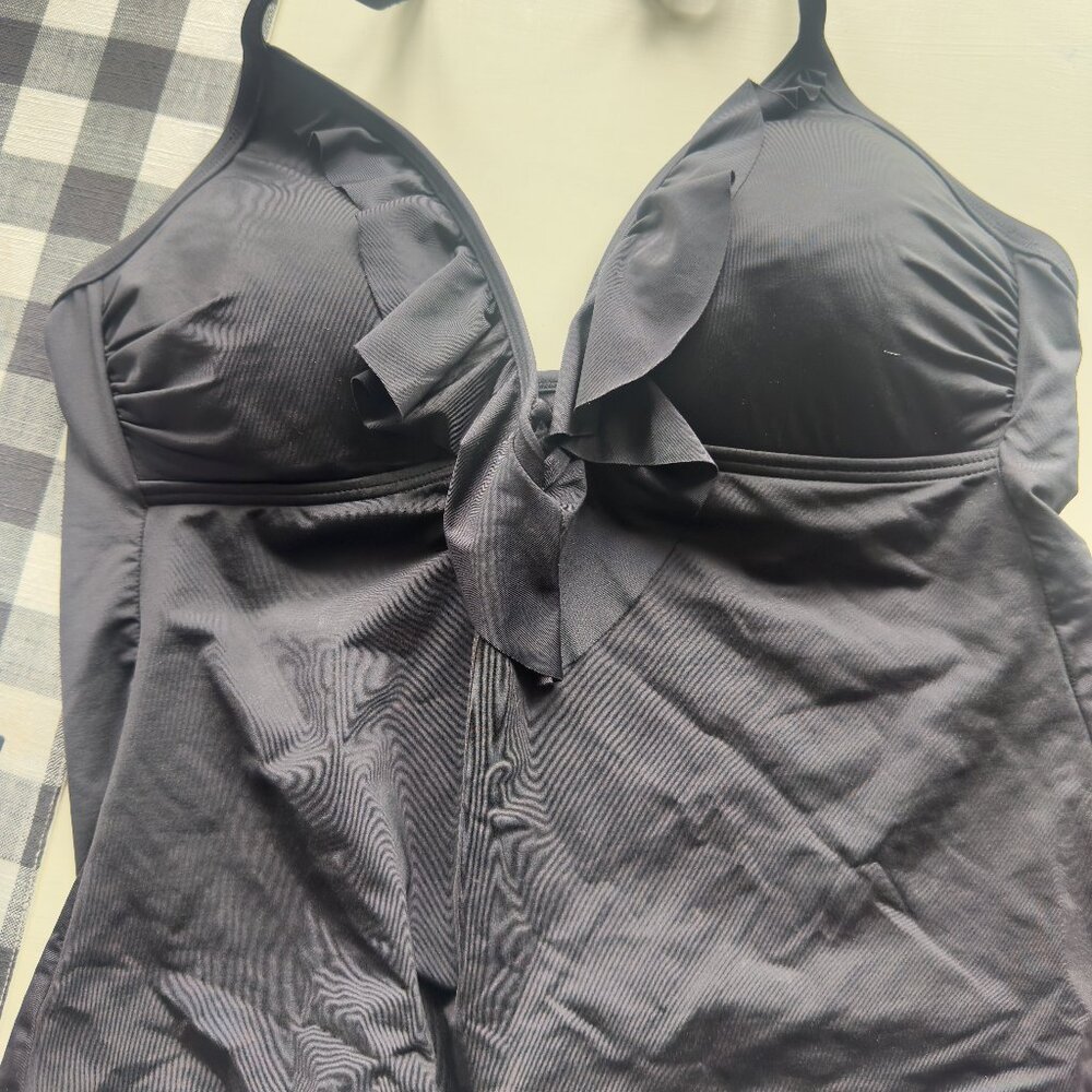 Reaction Kenneth Cole Tankini top XL.     (E)